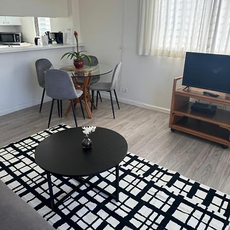 Appartamento 1508- Heart Of Waikiki With Kitchen-Free Parking-King Bed-Corner Unit Honolulu Esterno foto