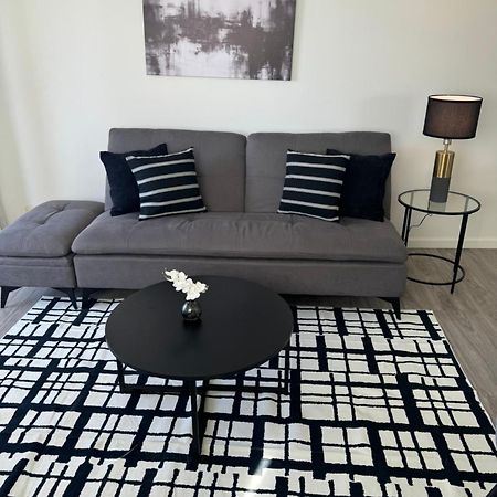 Appartamento 1508- Heart Of Waikiki With Kitchen-Free Parking-King Bed-Corner Unit Honolulu Esterno foto