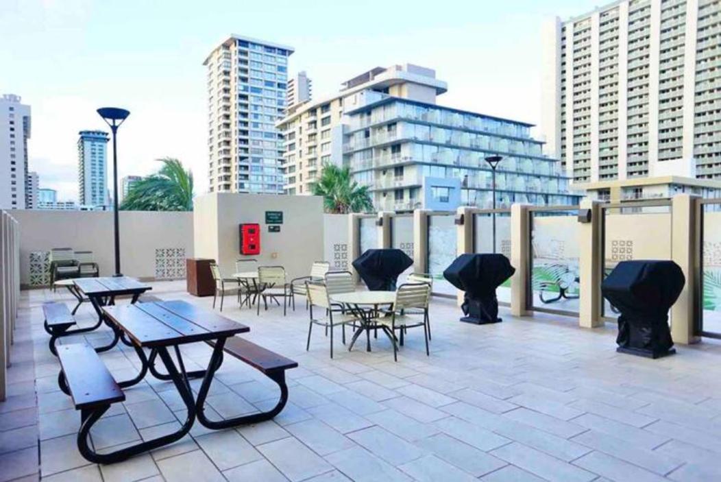 Appartamento 1508- Heart Of Waikiki With Kitchen-Free Parking-King Bed-Corner Unit Honolulu Esterno foto