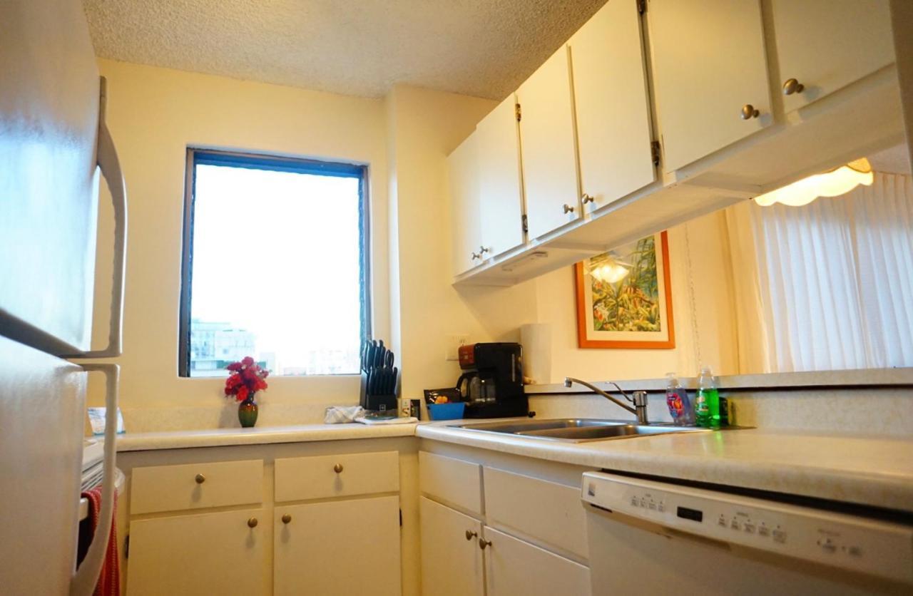 Appartamento 1508- Heart Of Waikiki With Kitchen-Free Parking-King Bed-Corner Unit Honolulu Esterno foto