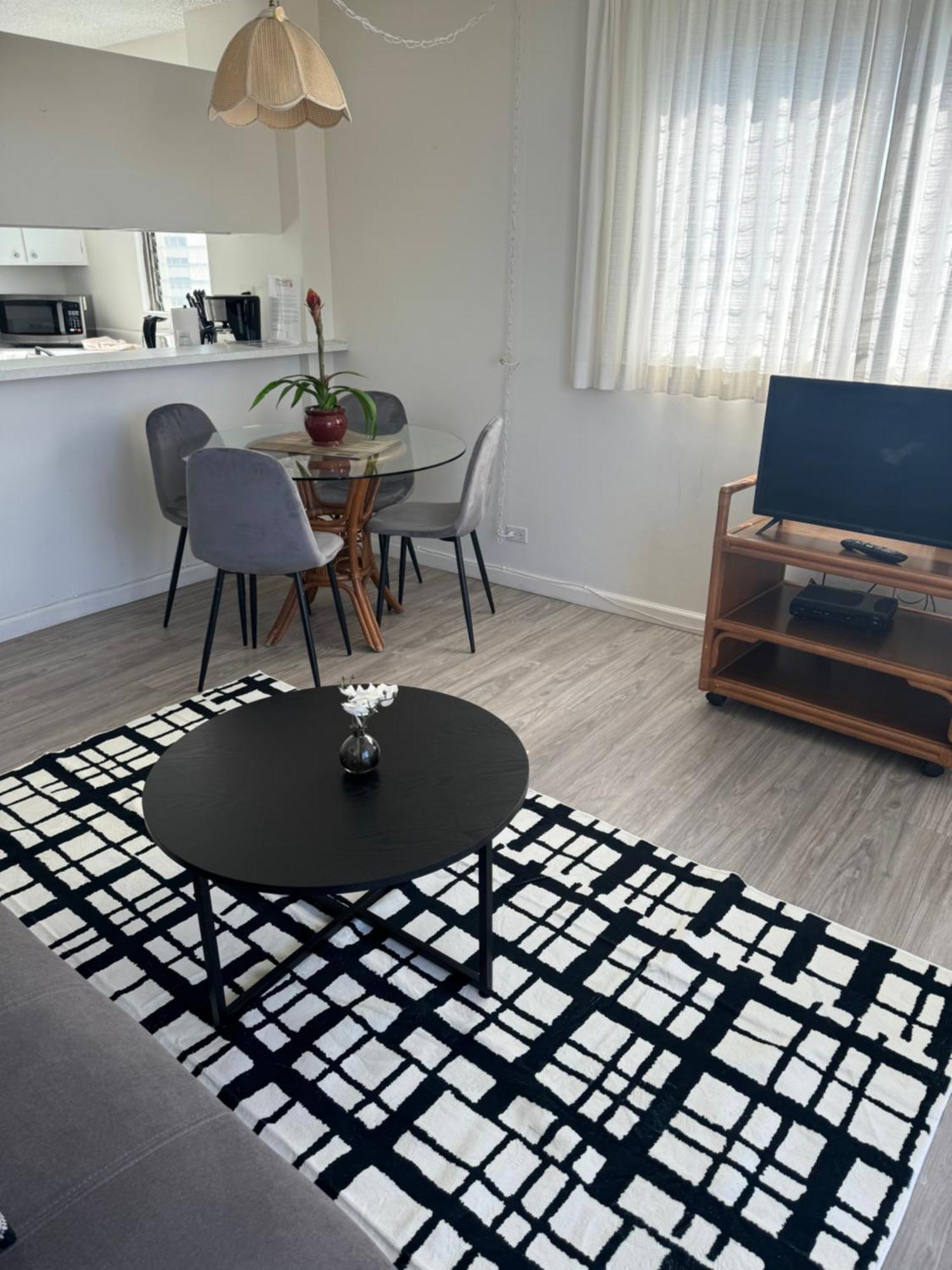 Appartamento 1508- Heart Of Waikiki With Kitchen-Free Parking-King Bed-Corner Unit Honolulu Esterno foto