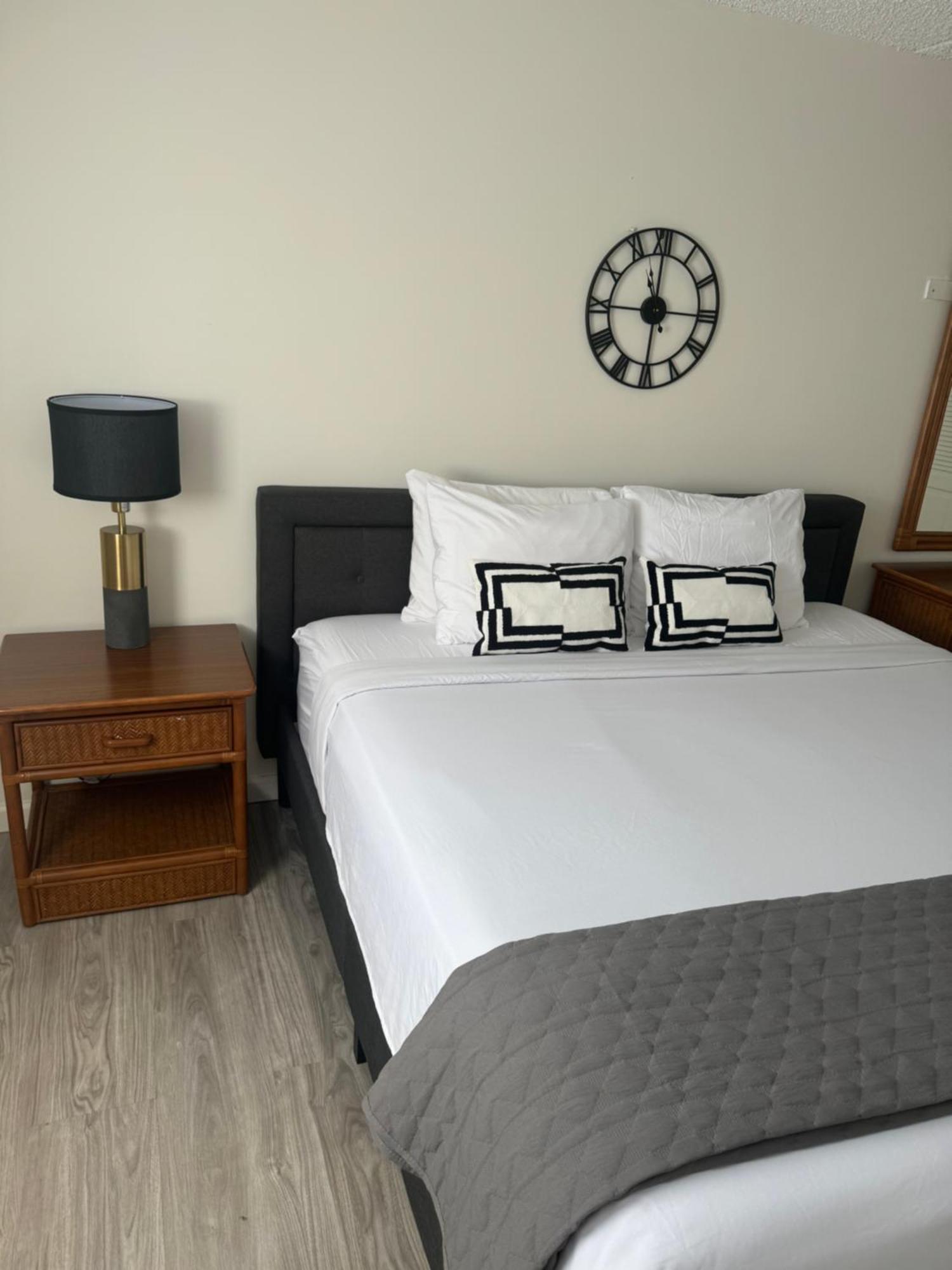 Appartamento 1508- Heart Of Waikiki With Kitchen-Free Parking-King Bed-Corner Unit Honolulu Esterno foto