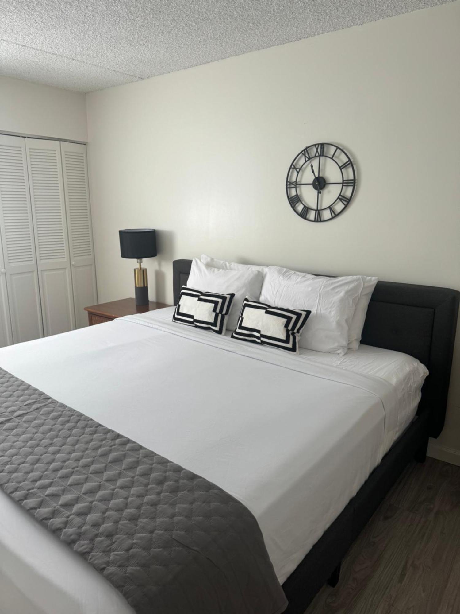 Appartamento 1508- Heart Of Waikiki With Kitchen-Free Parking-King Bed-Corner Unit Honolulu Esterno foto
